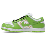 NIKE SB DUNK LOW 'SUPREME STARS GREEN'